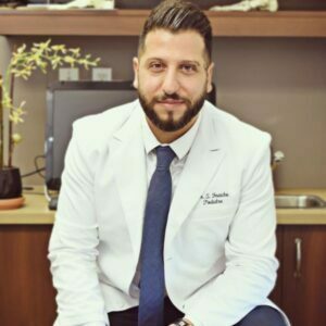 Dr. Fneiche offre des soins de qualité supérieure à ses patients.